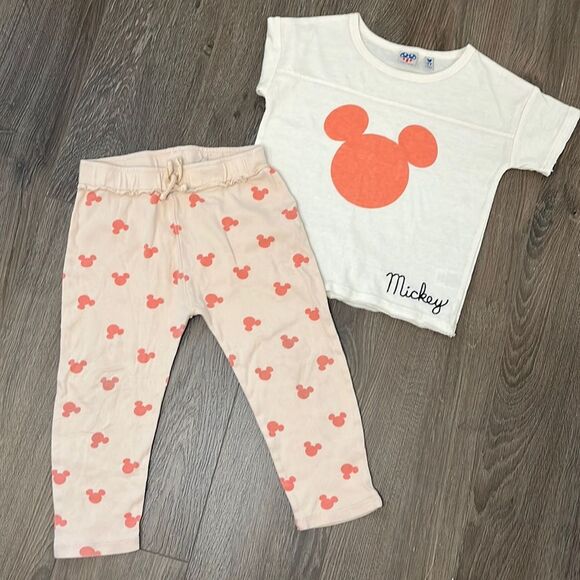 Junk Food Mickey Tee and Pants Set 4T - Picture 1 of 5